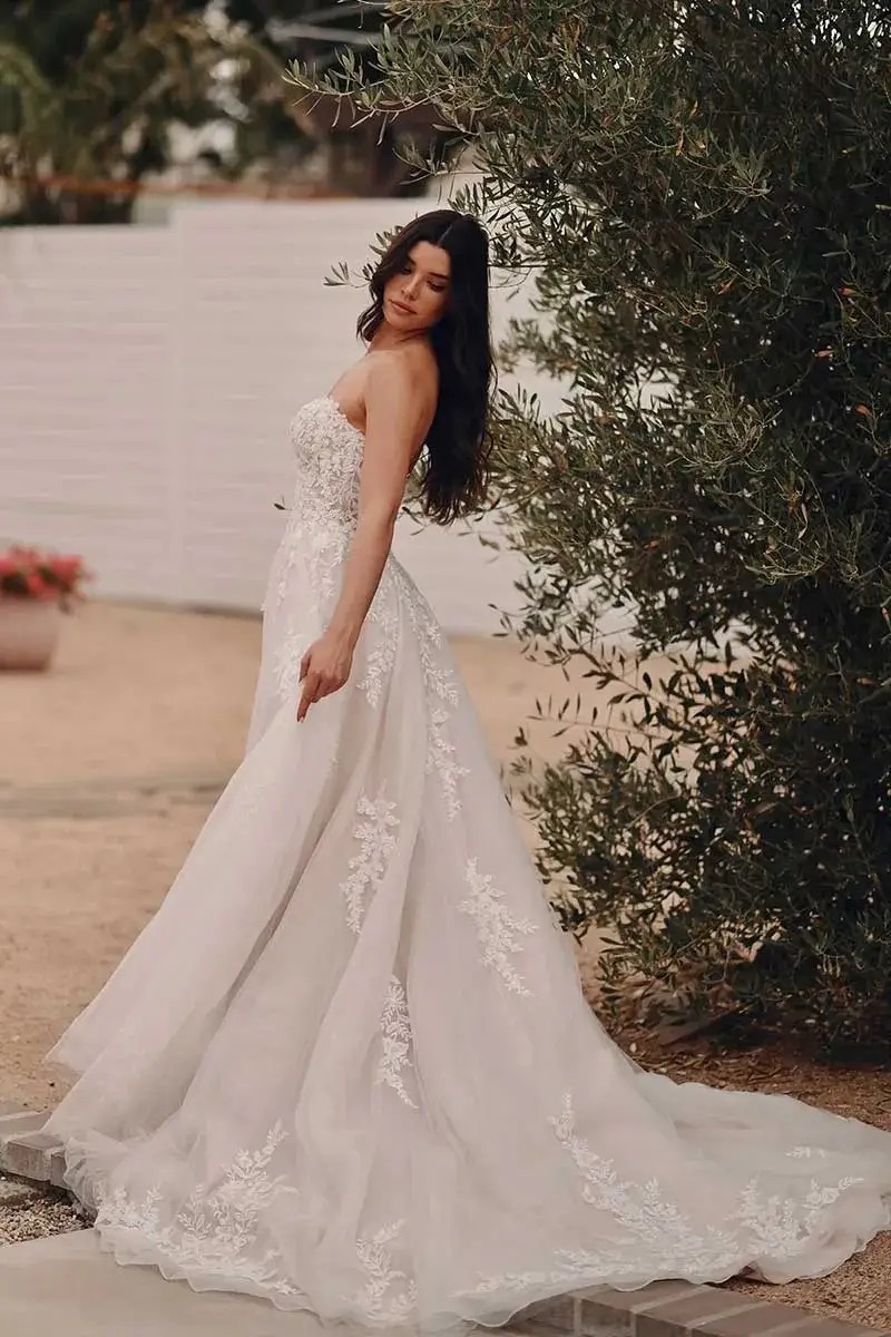 Strapless Elegance: The Most Stunning Strapless Bridal Gowns Image